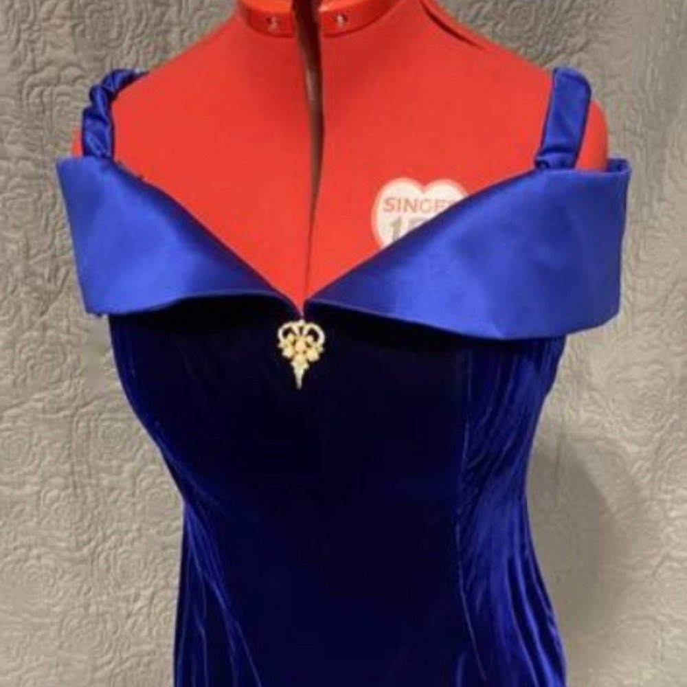 Vintage Old Hollywood Blue Velvet Off Shoulder